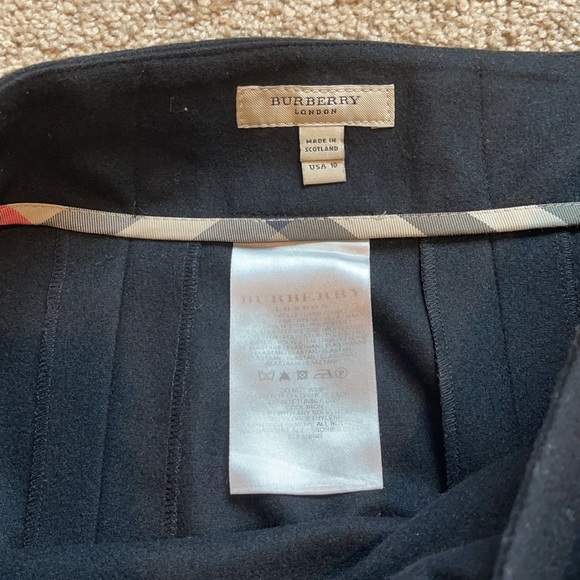 Burberry Black Pleated Skirt - Picture 3 of 7